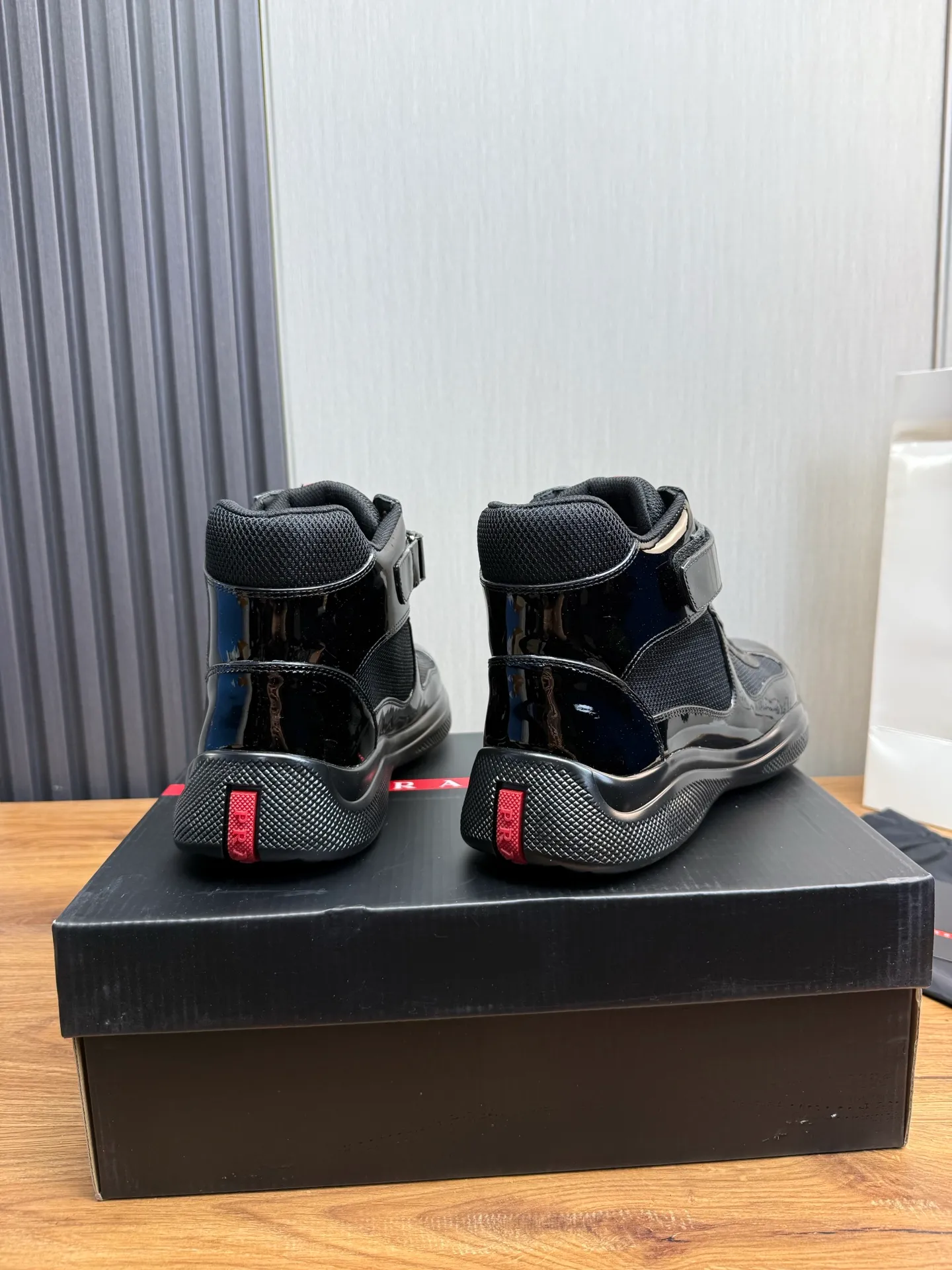 Men's shoes 700💰 [PRADA] Hot selling items🔥Must be recommended every day~~ Official website synchronized, 1:1 high quality shipments✔️ Imported cowhide fabric.+ cowhide lining, original bottom, high-end airplane box packaging🎁 38-45 (38.45 custom-made, non-refundable)